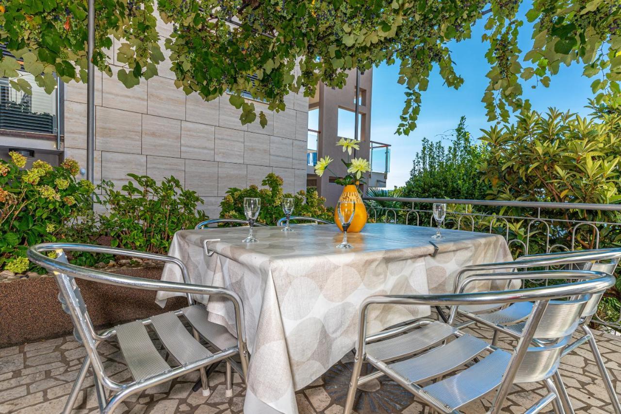 Apartmani Loki Dramalj Exterior foto