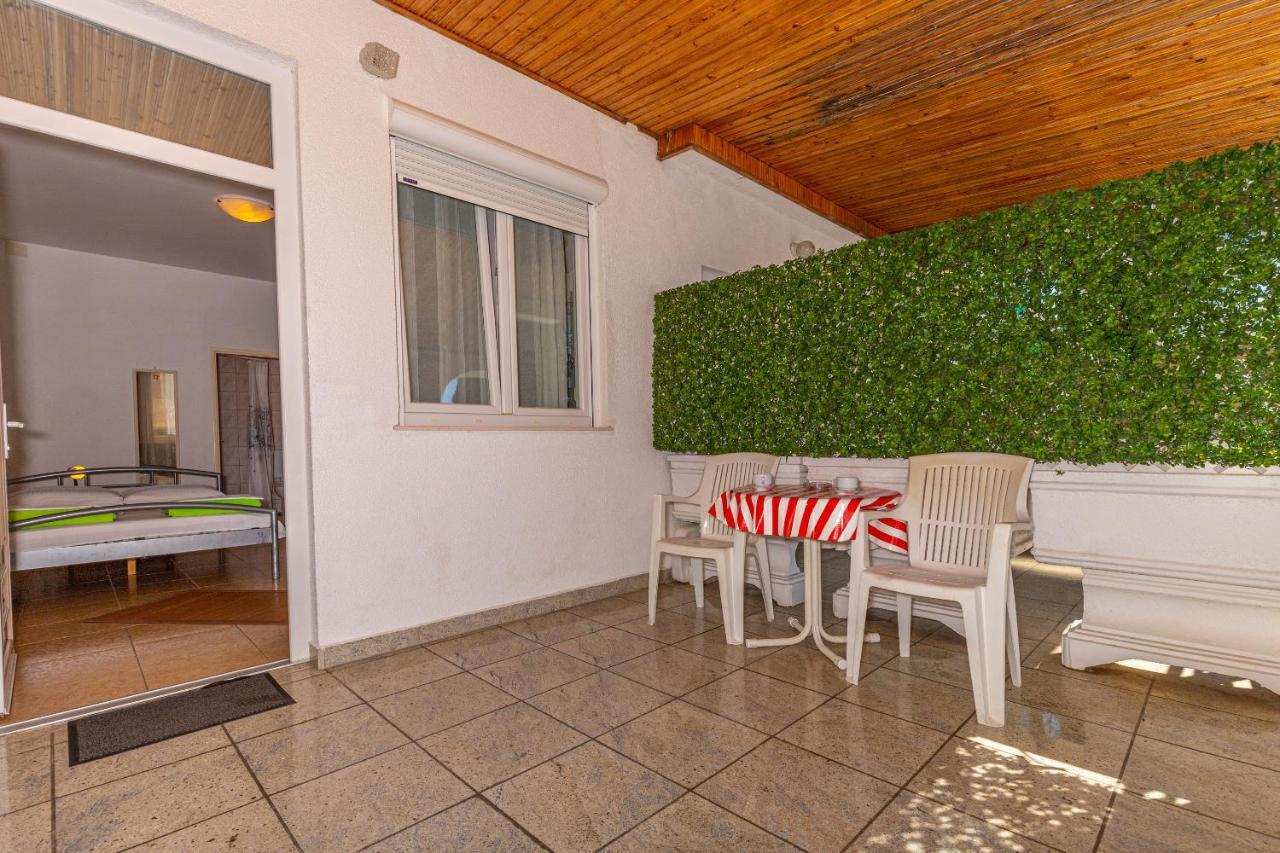 Apartmani Loki Dramalj Exterior foto